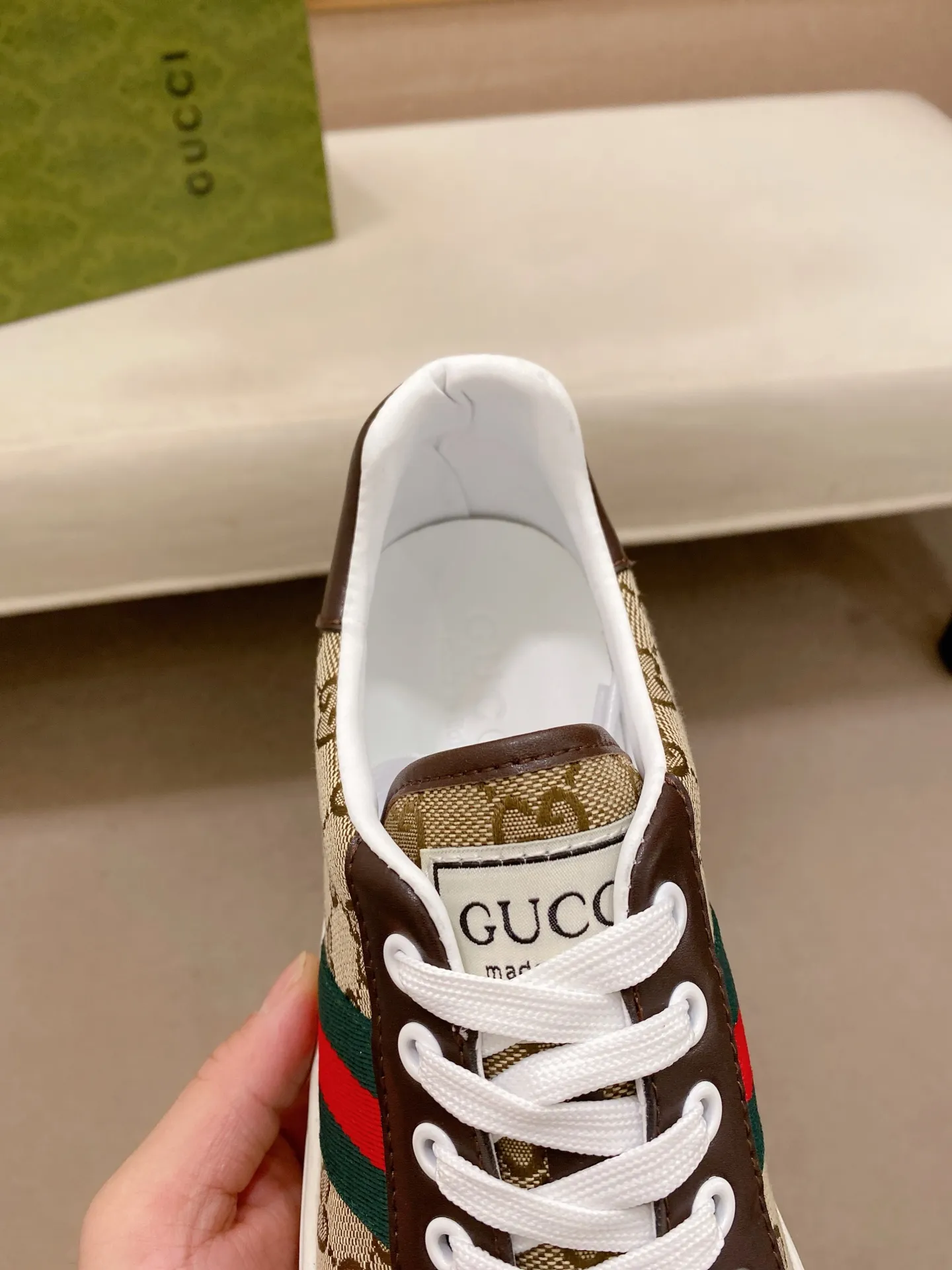 Factory price: 460💰 (GUCCI) The latest model from the official website 🎁🎁Casual and fashionable men's shoes👟, hot style 💥The version is simple and elegant, exclusive for trendy men. Unique official website latest brand elements 👑Gucci original decoration, fashionable and generous, the fabric is original cowhide ✅sheepskin lining, the official website specifies wear-resistant casual outsole, the classic model is taken in kind at the counter🎬38-44 (45 is not returned or exchanged)